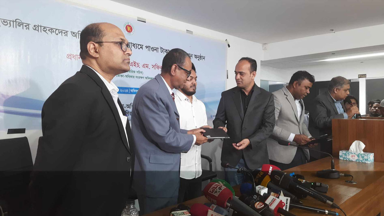 গ্রাহকের ১৫ লাখ টাকা ফেরত দিলো ইভ্যালি