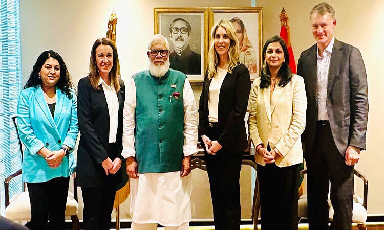 বাংলাদেশের সঙ্গে আরও ঘনিষ্ঠভাবে কাজ করতে চায় ওয়ালমার্ট