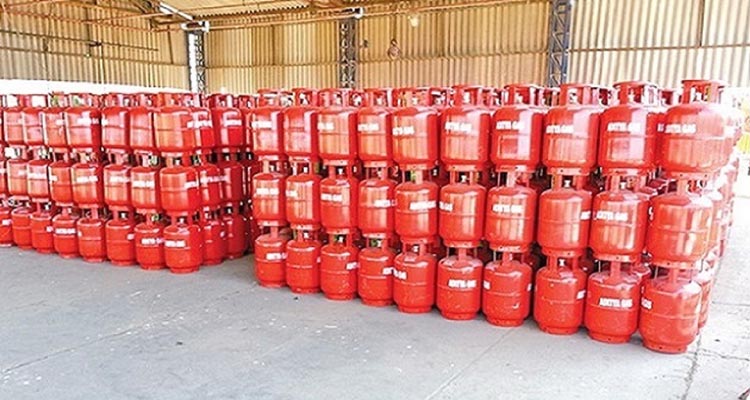 এলপি গ্যাসে কর-ভ্যাট ছাড়: দাম কমার আশা বাজারে