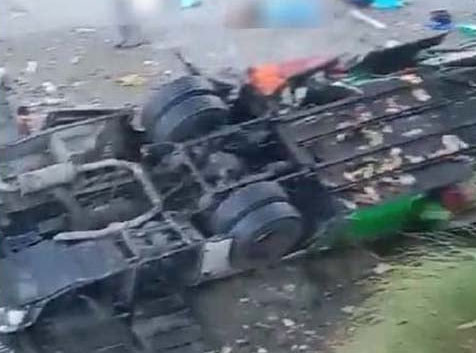 পাকিস্তানে ভয়াবহ বাস দুর্ঘটনায় শিশুসহ নিহত ২৭