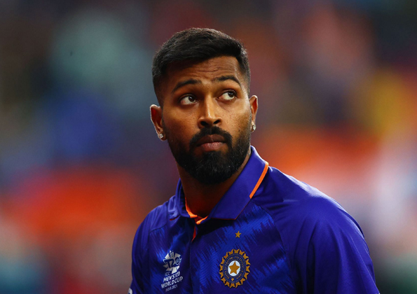 আইপিএলে এক ম্যাচের নিষেধাজ্ঞা হার্দিক পান্ডিয়ার