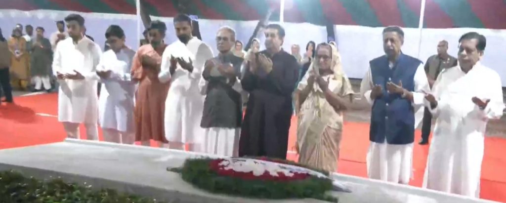 জাতির পিতার সমাধিতে প্রধানমন্ত্রীর শ্রদ্ধা