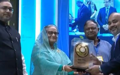 জাতীয় রপ্তানি ট্রফি তুলে দিলেন প্রধানমন্ত্রী