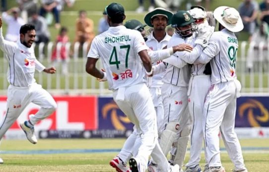 পাকিস্তানের মাটিতে ঐতিহাসিক টেস্ট জয় বাংলাদেশের