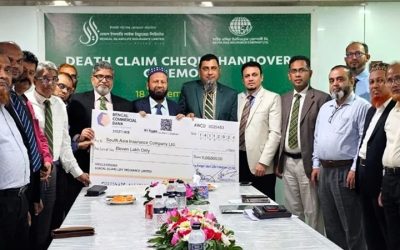 বেঙ্গল ইসলামি লাইফের গোষ্ঠী তাকাফুল বীমার আওতায় সাউথ এশিয়া ইন্স্যুরেন্সের কর্মকর্তার মৃত্যুদাবির চেক প্রদান