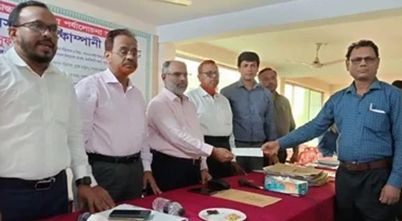 গ্রাহকের বীমা দাবির সাড়ে এগার কোটি টাকা পরিশোধ করল পপুলার লাইফ ইন্স্যুরেন্স