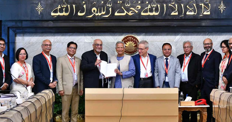 প্রধান উপদেষ্টার কাছে অর্থনীতির শ্বেতপত্র জমা