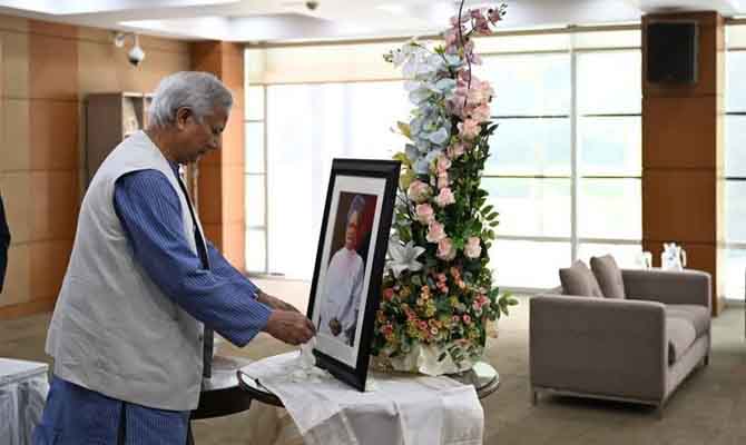 ভারতীয় হাইকমিশনে মনমোহন সিংয়ের প্রতি প্রধান উপদেষ্টার শ্রদ্ধা
