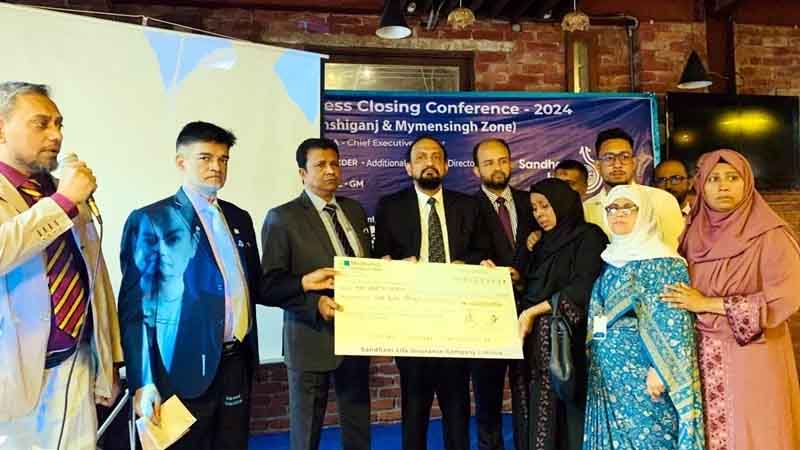 সন্ধানী লাইফ কর্মকর্তার মৃত্যুতে বীমা দাবির ৬ লাখ টাকার চেক হস্তান্তর