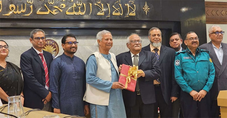 প্রধান উপদেষ্টার কাছে সংস্কার প্রস্তাব জমা দিলো চার কমিশন