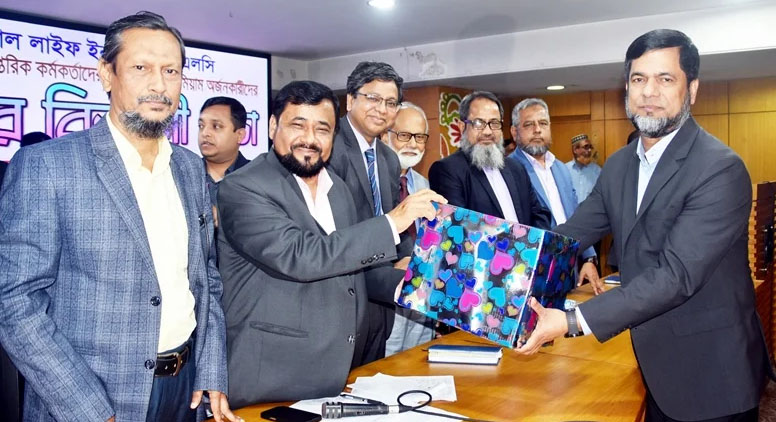 পলিসি বিপণনে সফল ৪৭ কর্মকর্তাকে পুরস্কৃত করলো ন্যাশনাল লাইফ