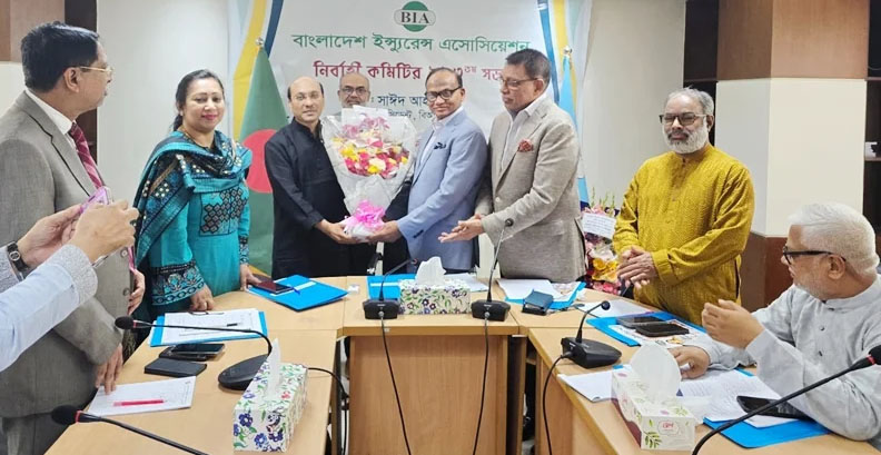 বিআইএ’র নতুন কমিটির কাছে প্রাক্তন প্রেসিডেন্টের দায়িত্ব হস্তান্তর
