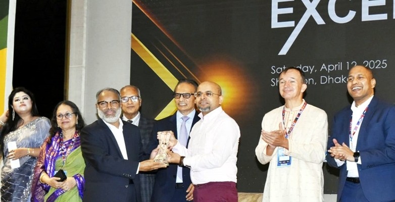 ইন্স্যুরেন্স পার্সোনালিটি অফ দ্যা ইয়ার “অর্থকণ্ঠ বিজনেস এক্সিলেন্স অ্যাওয়ার্ড” পেলেন বি এম ইউসুফ আলী