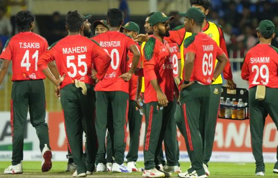 বাংলাদেশকে হারিয়ে সিরিজ জয় আরব আমিরাতের