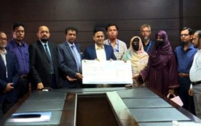 সন্ধানী লাইফ ইন্স্যুরেন্সের গ্রুপ বীমা দাবির চেক হস্তান্তর