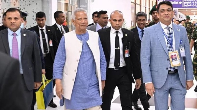 দেশে ফিরলেন প্রধান উপদেষ্টা