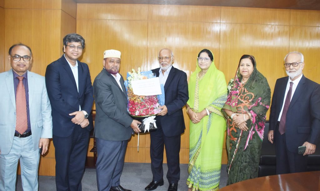 পে-কমিশনের চেয়ারম্যানকে ন্যাশনাল লাইফ ইন্স্যুরেন্সের শুভেচ্ছা
