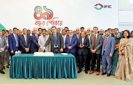 আইএফআইসি ব্যাংকের গৌরবময় ৪৯তম প্রতিষ্ঠাবার্ষিকী উদযাপিত