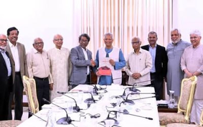 জাতীয় ঐকমত্য কমিশনের সুপারিশপত্র প্রধান উপদেষ্টার হাতে হস্তান্তর