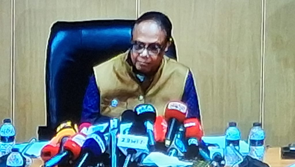 শেয়ার বিনিয়োগকারীদের ক্ষতিপূরণ নয়, তবে ক্ষুদ্র আমানতকারীরা নভেম্বরেই পাবেন টাকা