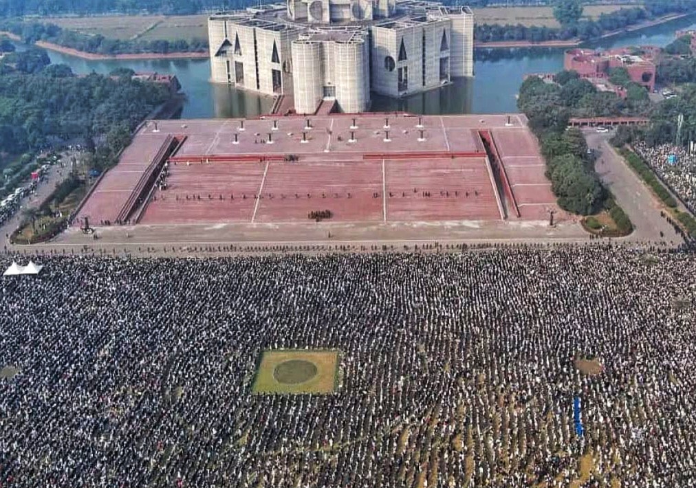 জনসমুদ্রে বিদায় নিলেন খালেদা জিয়া, শোকে স্তব্ধ দেশ