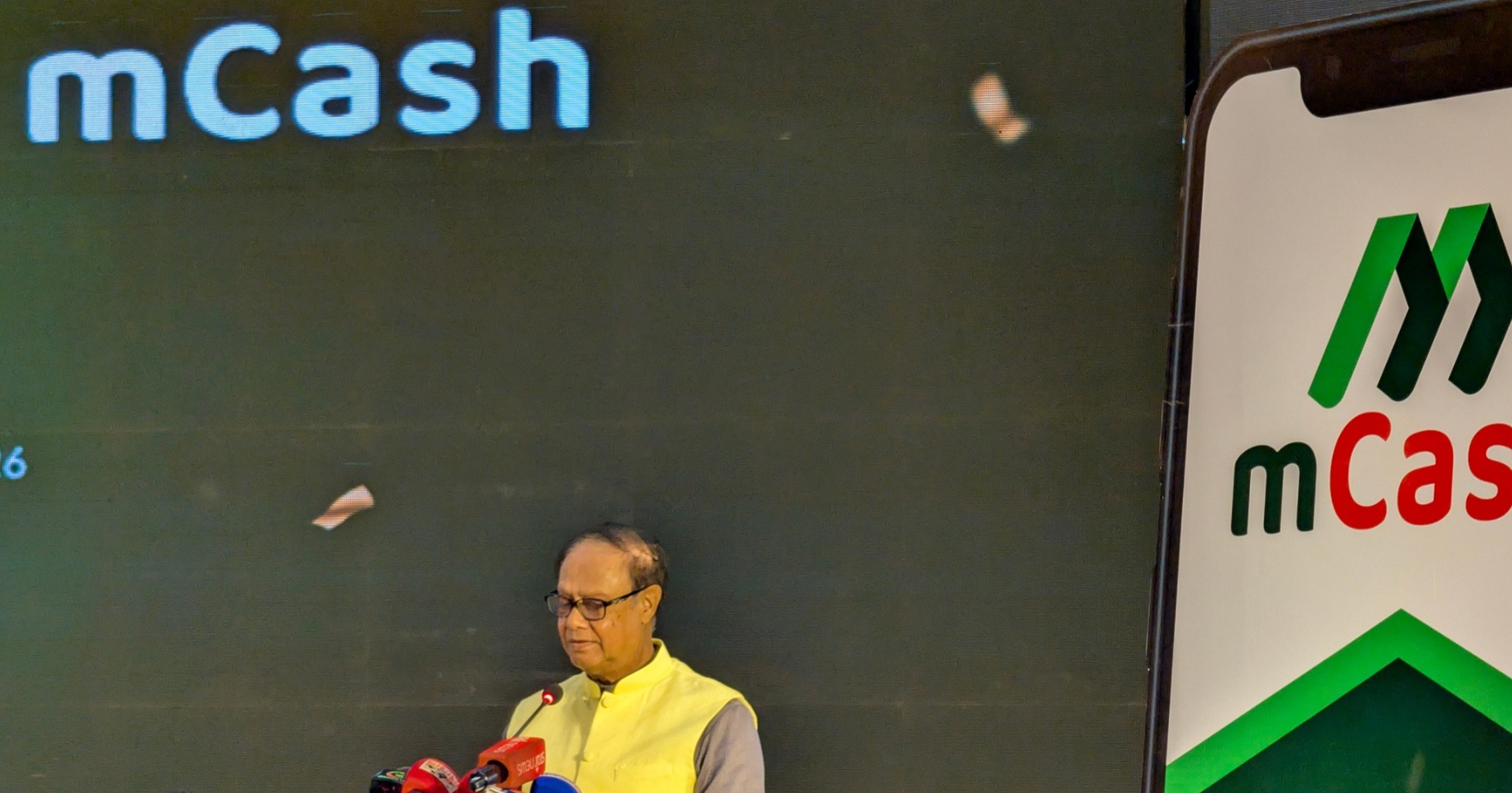 ক্যাশলেস সোসাইটি বাস্তবায়ন হলে বছরে দেড় থেকে দুই লাখ কোটি টাকা বাড়বে রাজস্ব: গভর্নর