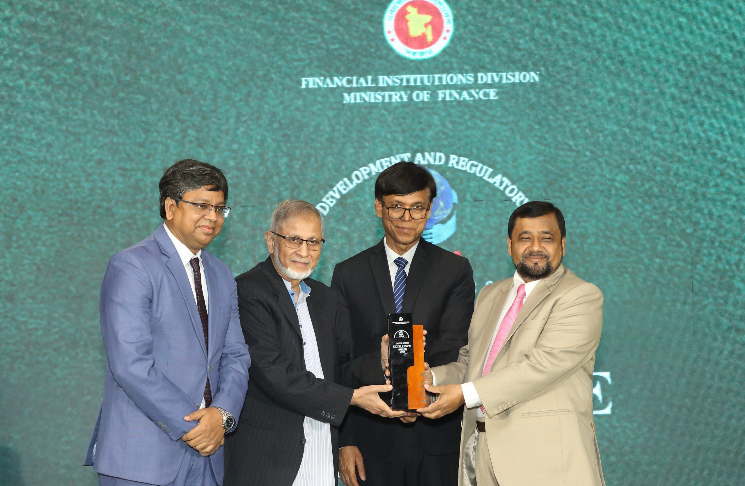 আইডিআরএ ইন্স্যুরেন্স এক্সিলেন্স অ্যাওয়ার্ডে ভূষিত ন্যাশনাল লাইফ